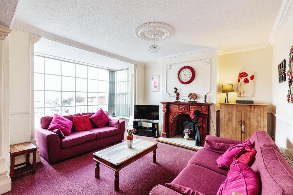 4 bed Semi-Detached