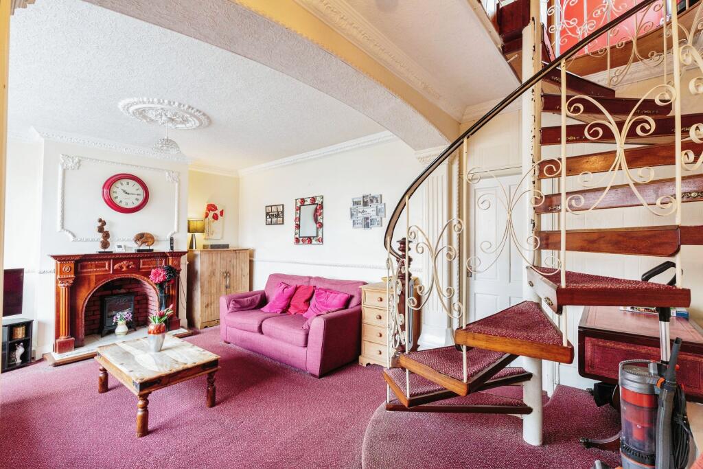 4 bed Semi-Detached