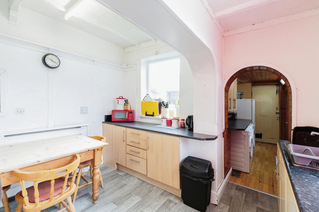 4 bed Semi-Detached