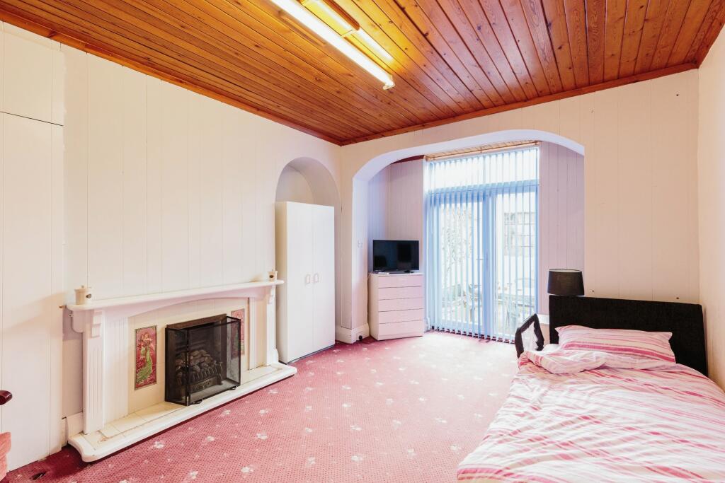 4 bed Semi-Detached