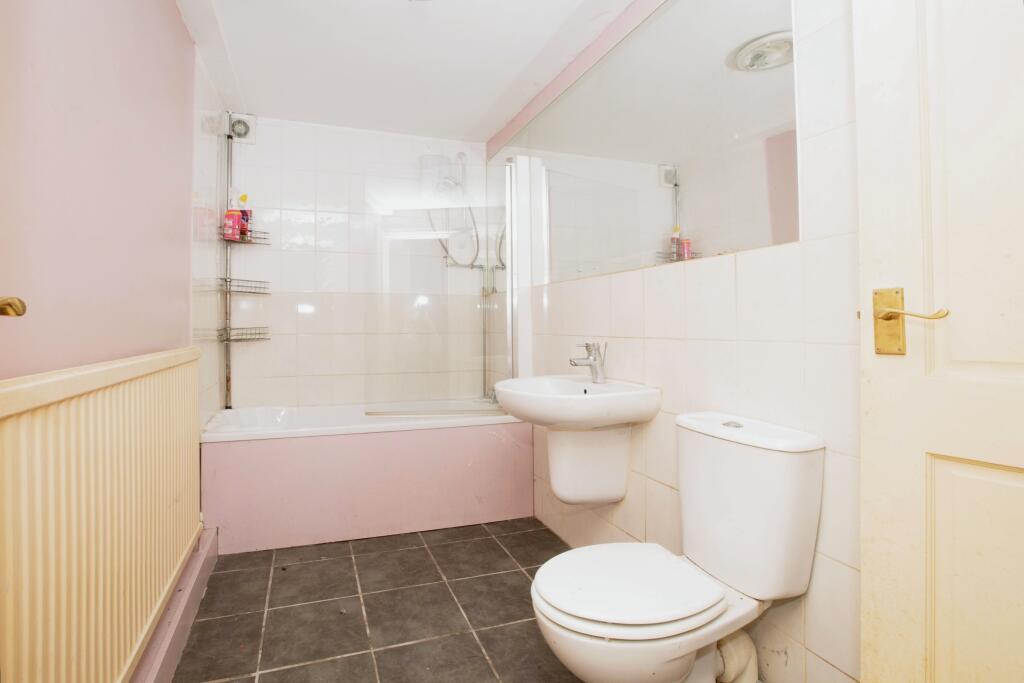 4 bed Terraced