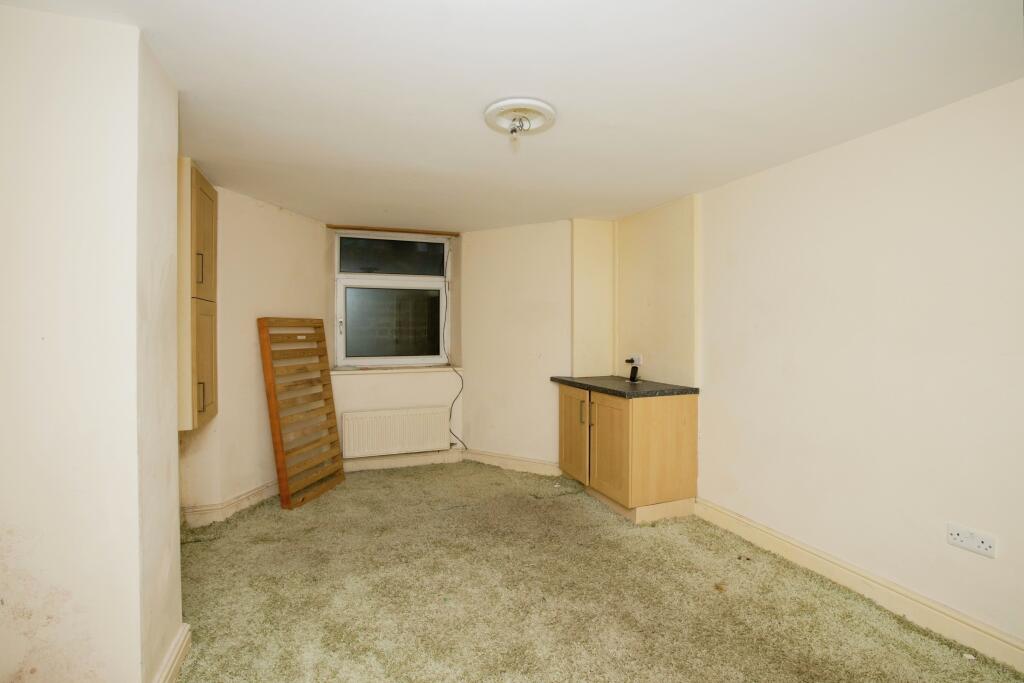 4 bed Terraced