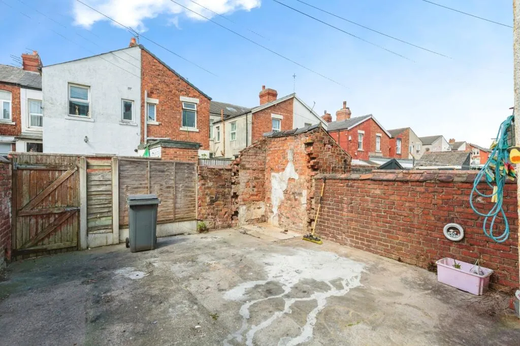 4 bed Terraced