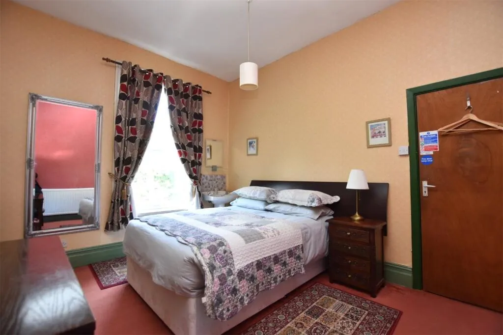 7 bed Terraced