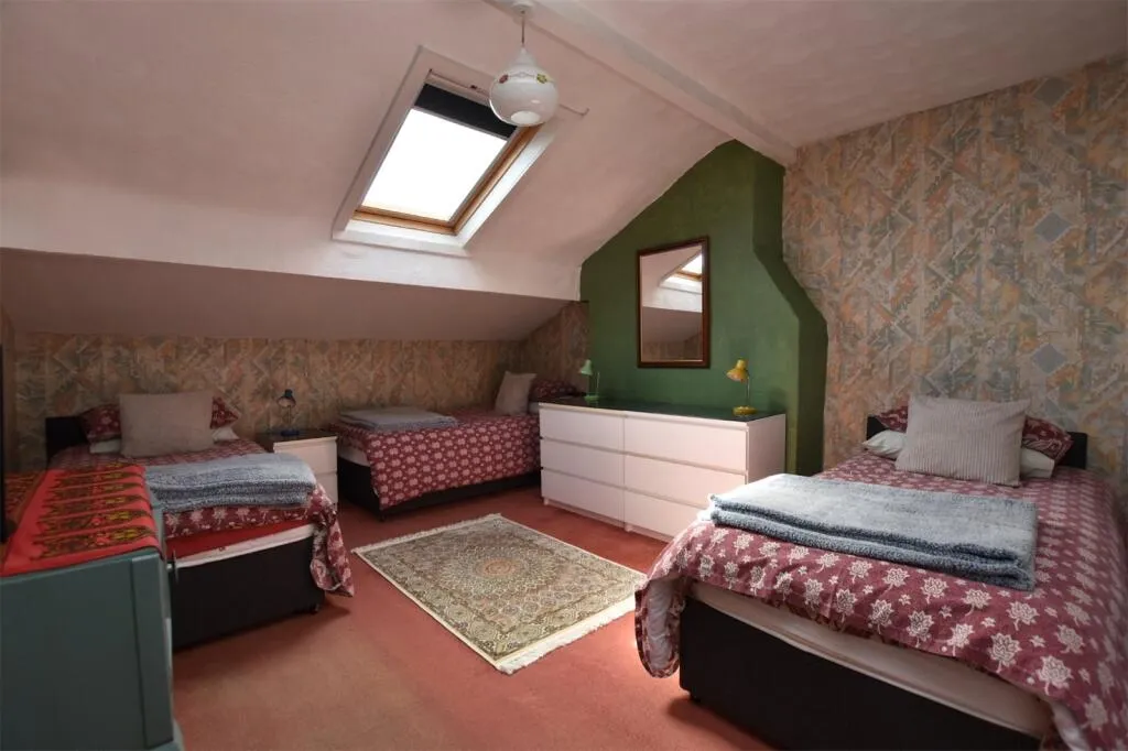 7 bed Terraced