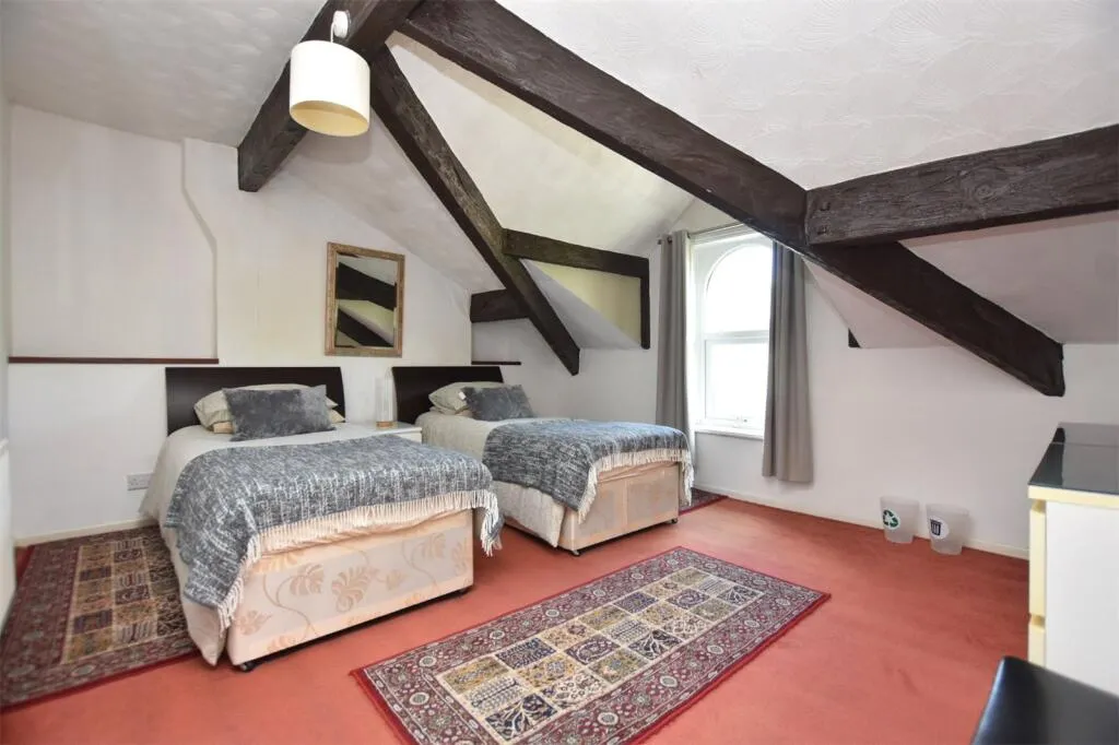 7 bed Terraced