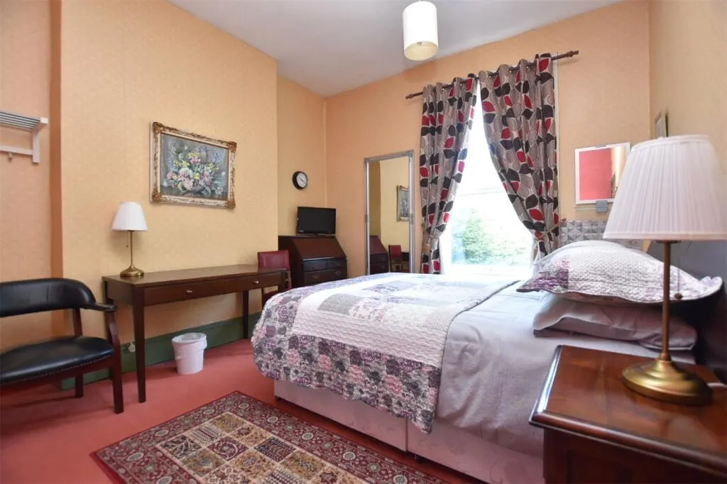 7 bed Terraced