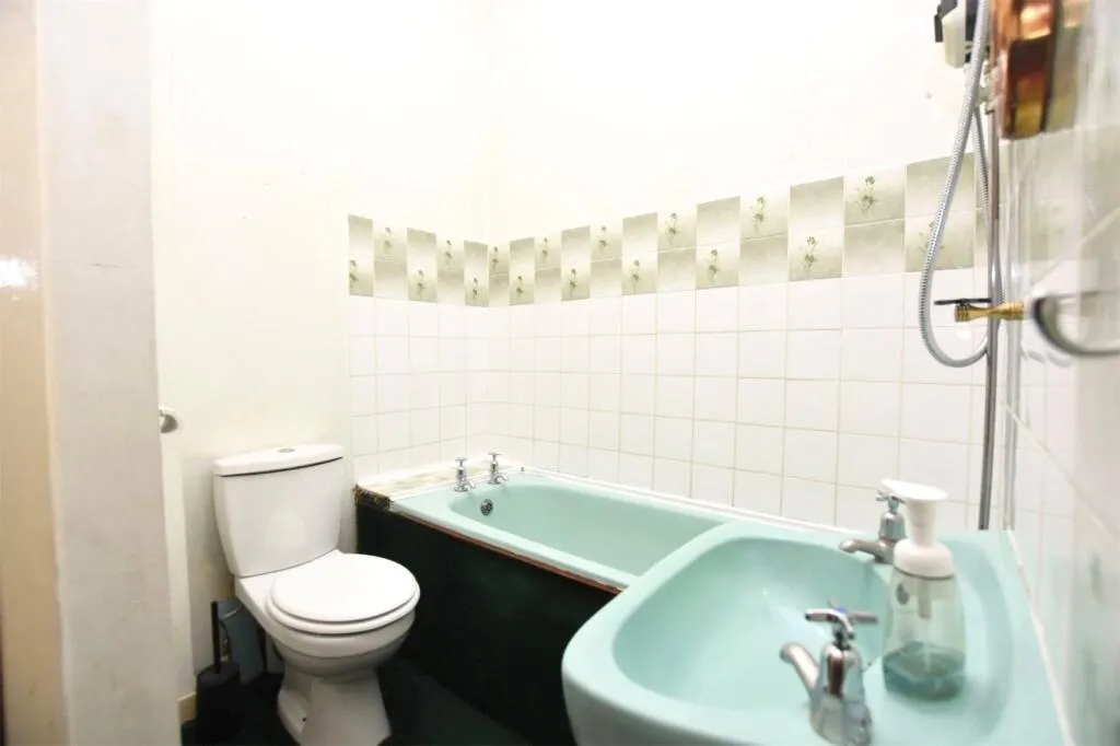 7 bed Terraced