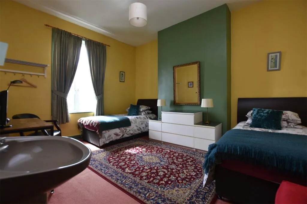 7 bed Terraced