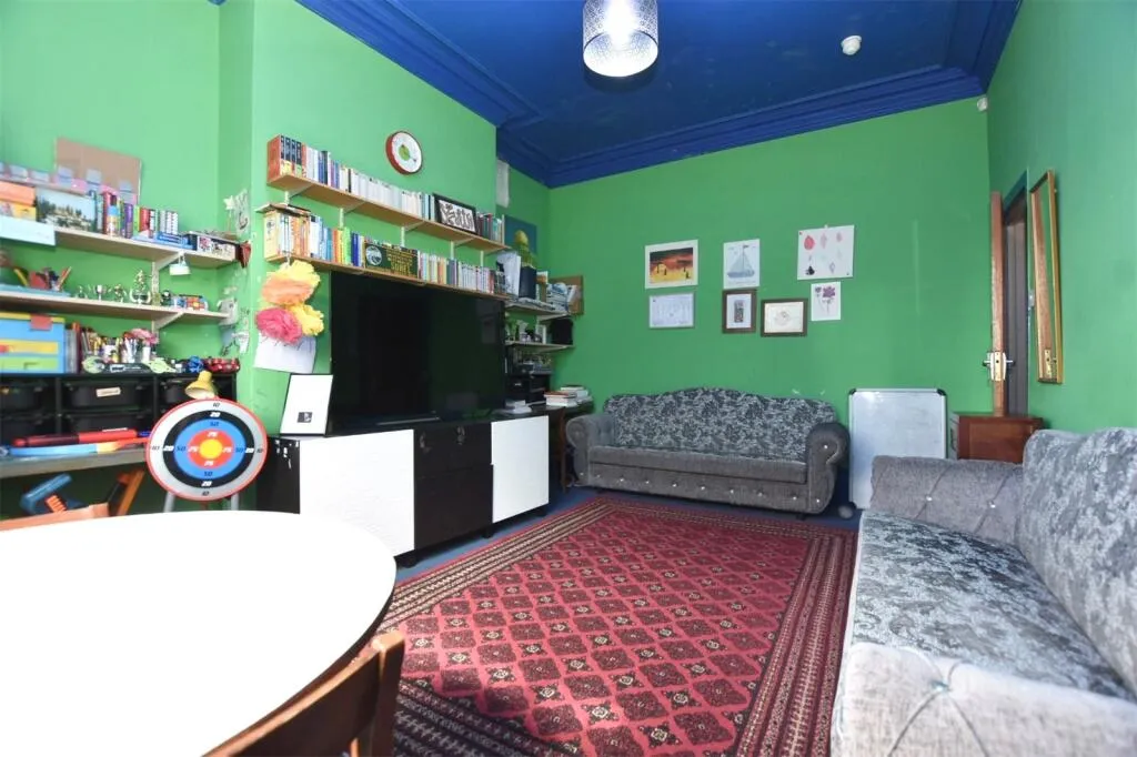 7 bed Terraced