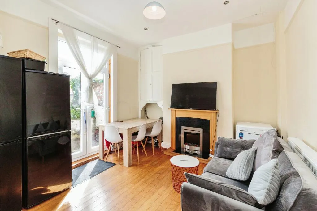 4 bed Semi-Detached