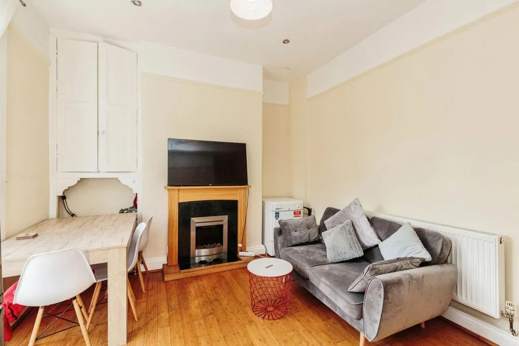 4 bed Semi-Detached