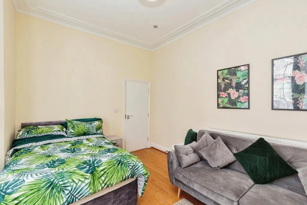 4 bed Semi-Detached