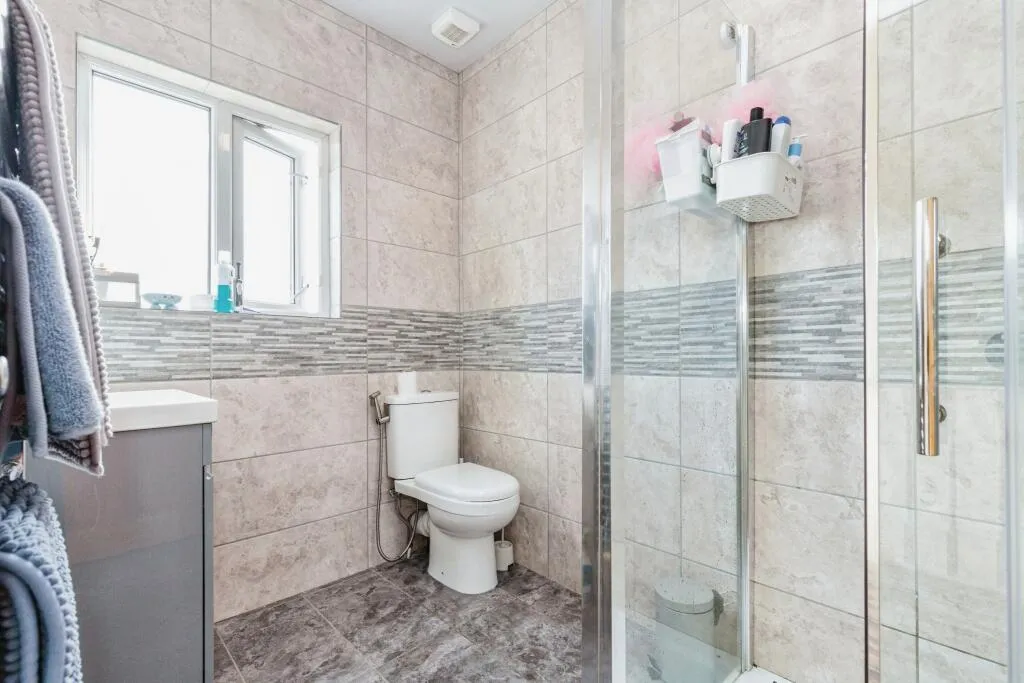 4 bed Semi-Detached