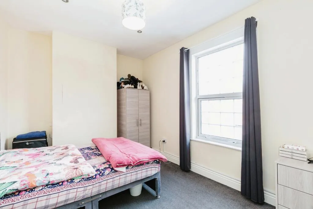 4 bed Semi-Detached