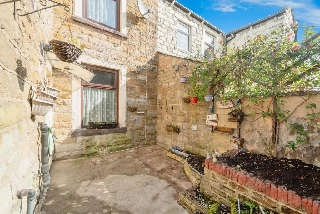 3 bed End of Terrace