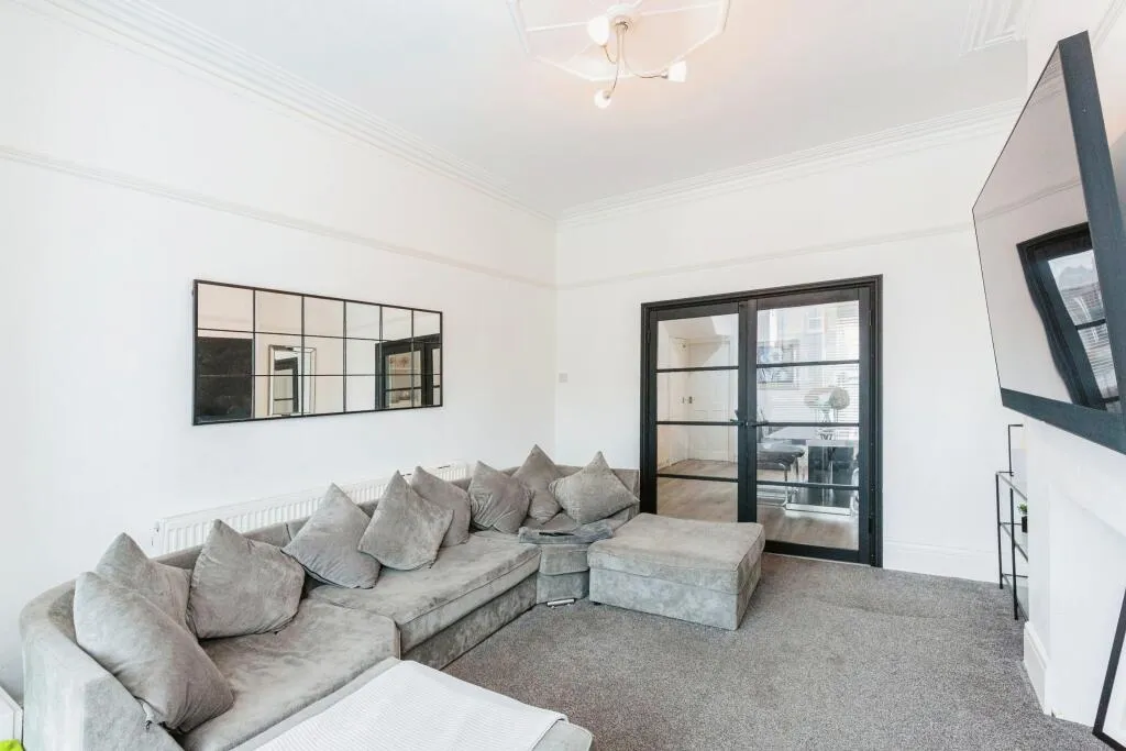 4 bed Terraced