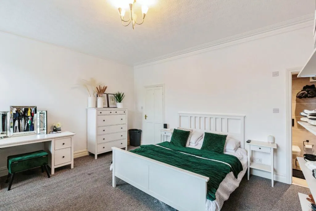 4 bed Terraced