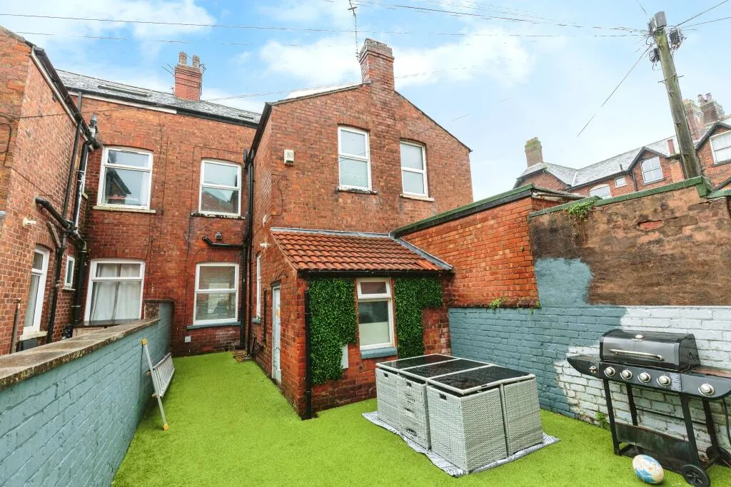 4 bed Terraced
