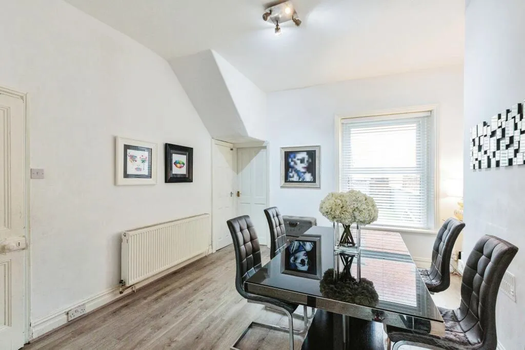 4 bed Terraced