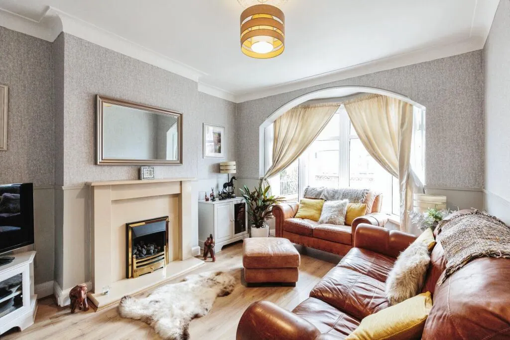 3 bed End of Terrace