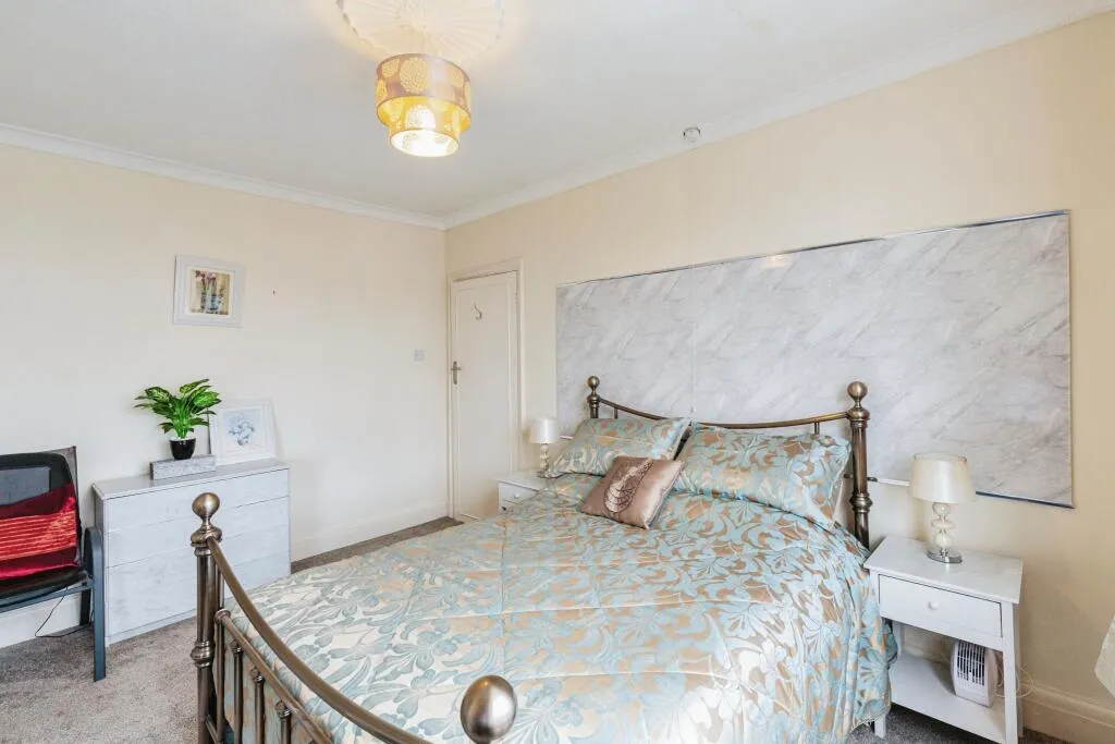 3 bed End of Terrace