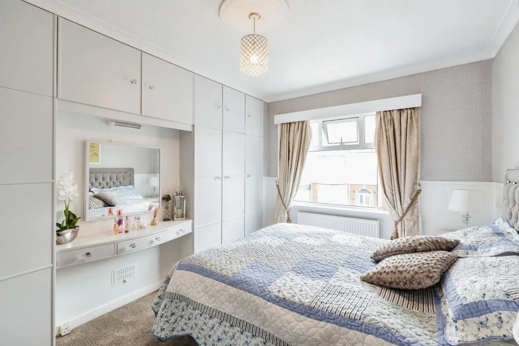 3 bed End of Terrace