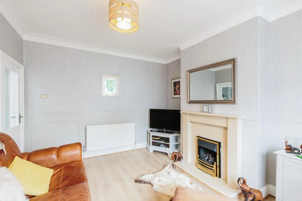 3 bed End of Terrace