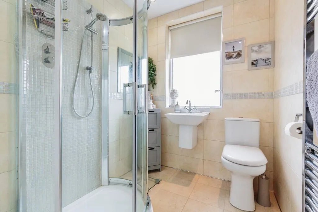 3 bed End of Terrace