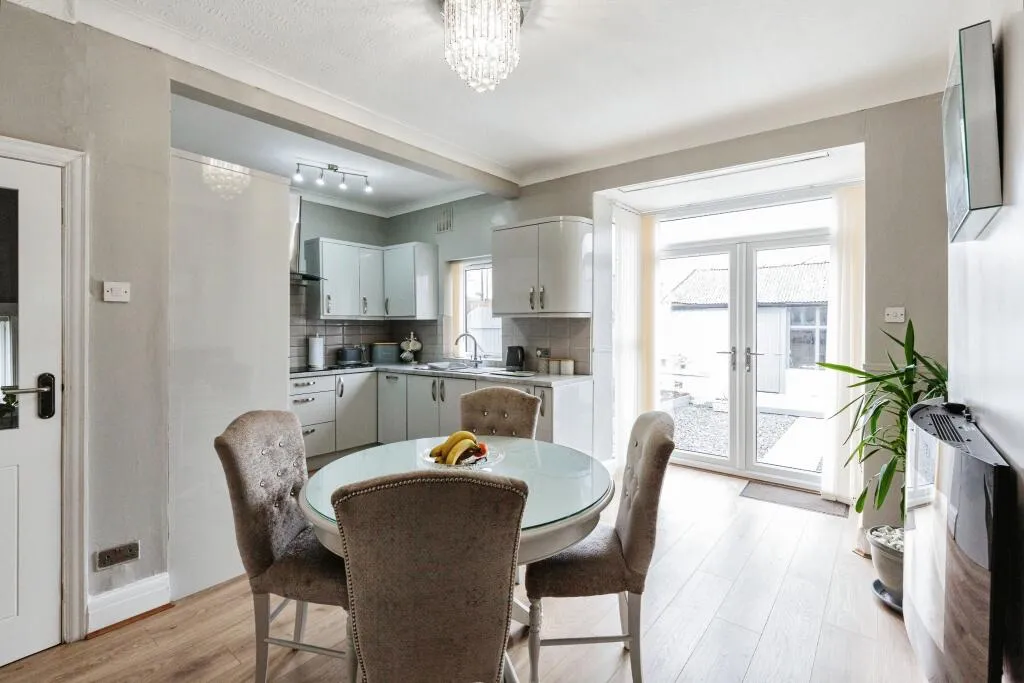 3 bed End of Terrace