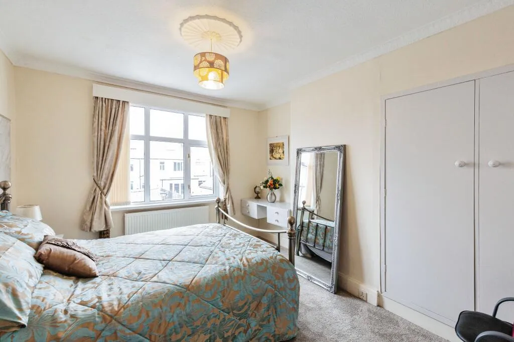 3 bed End of Terrace