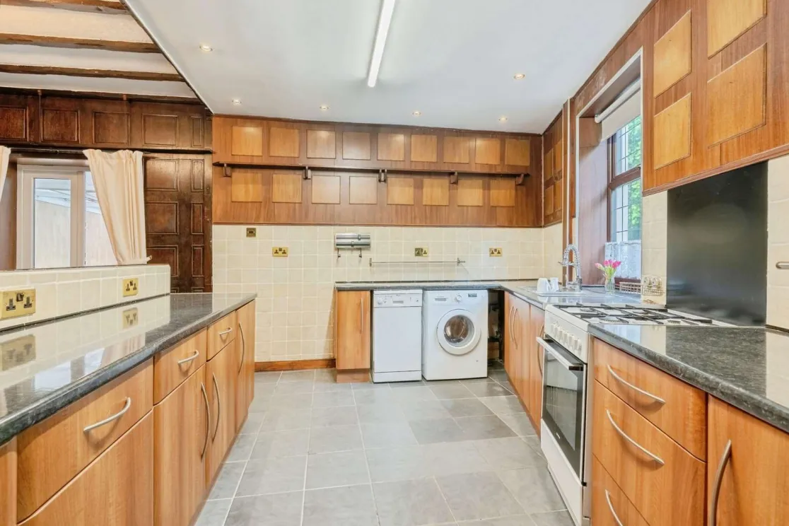 3 bed End of Terrace