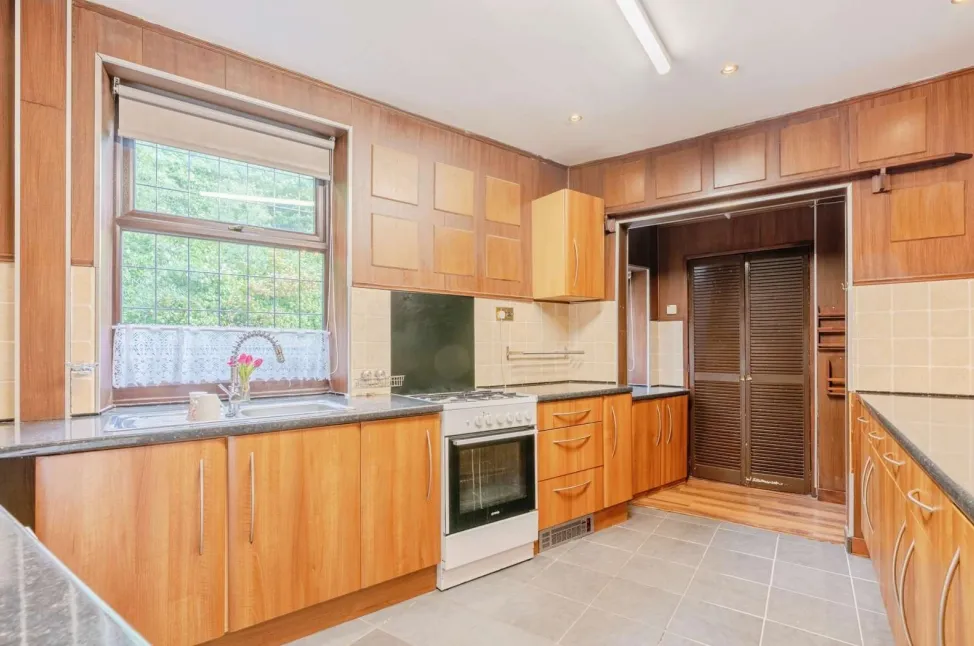 3 bed End of Terrace