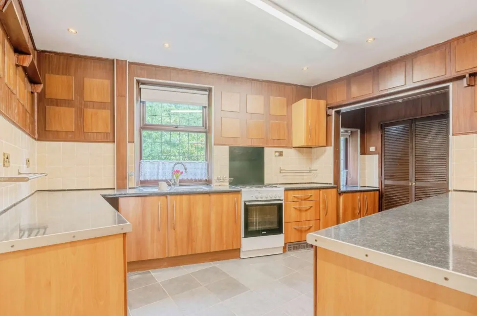 3 bed End of Terrace