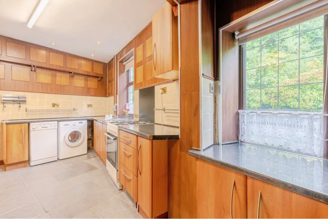 3 bed End of Terrace