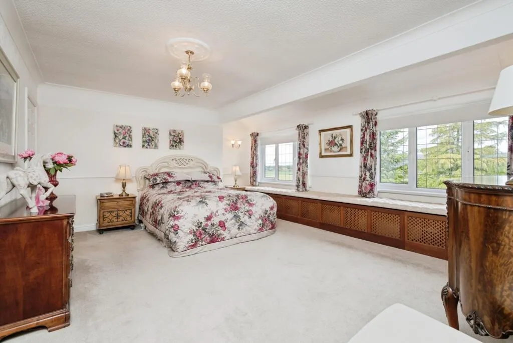 4 bed Detached