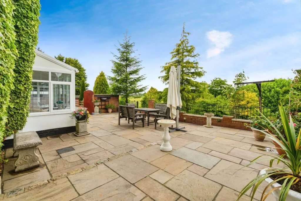 4 bed Detached