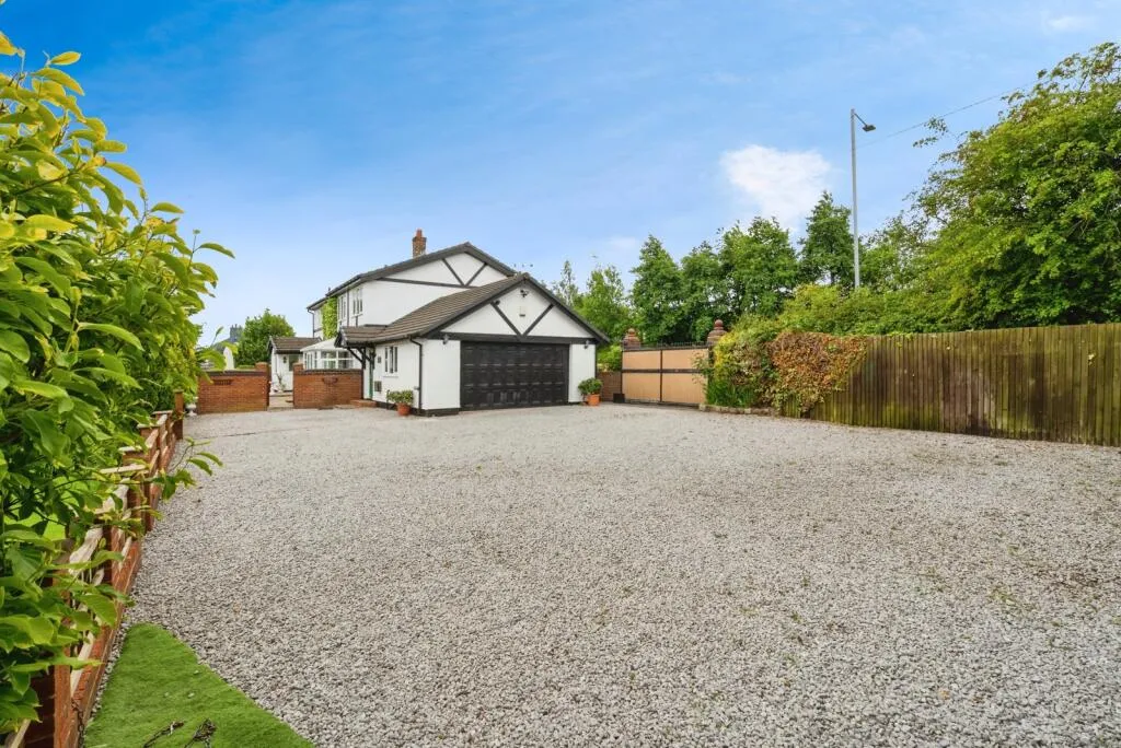 4 bed Detached