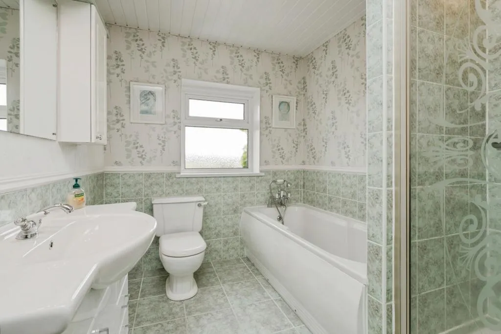 4 bed Detached