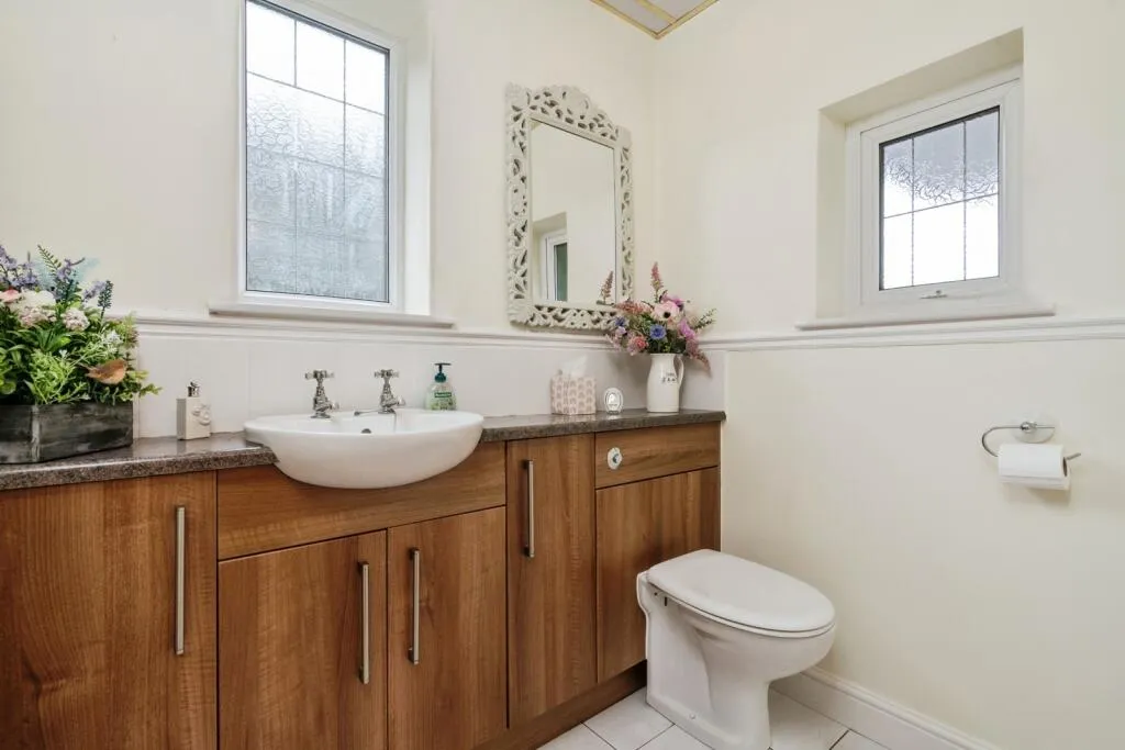 4 bed Detached