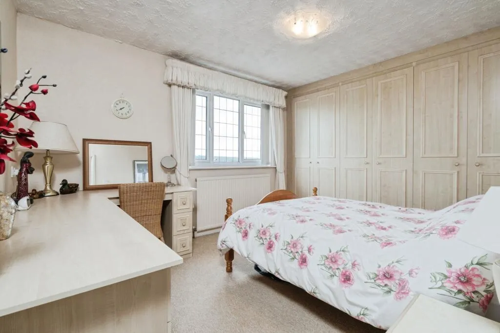 4 bed Detached