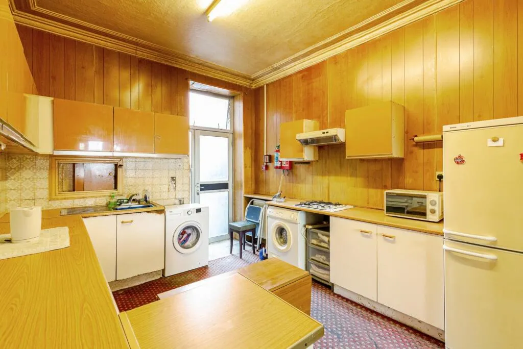 9 bed Apartment