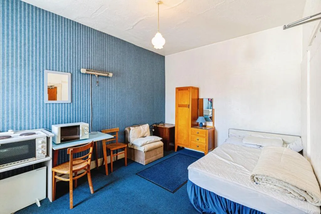 9 bed Apartment