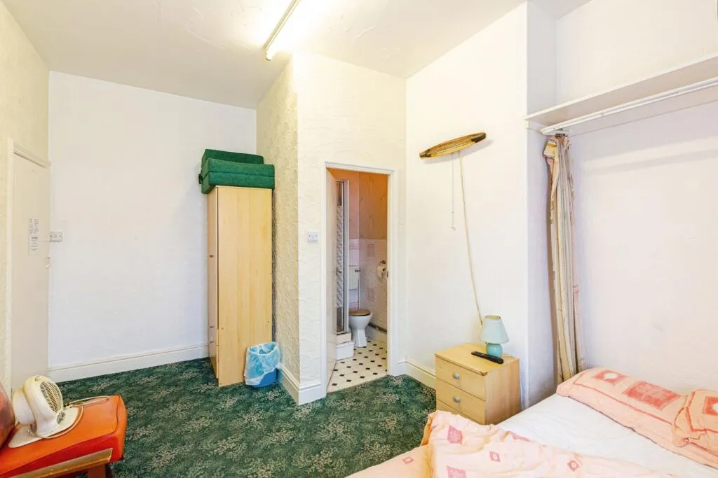 9 bed Apartment