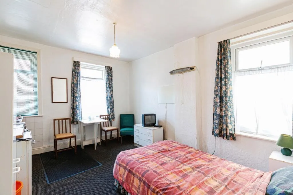 9 bed Apartment