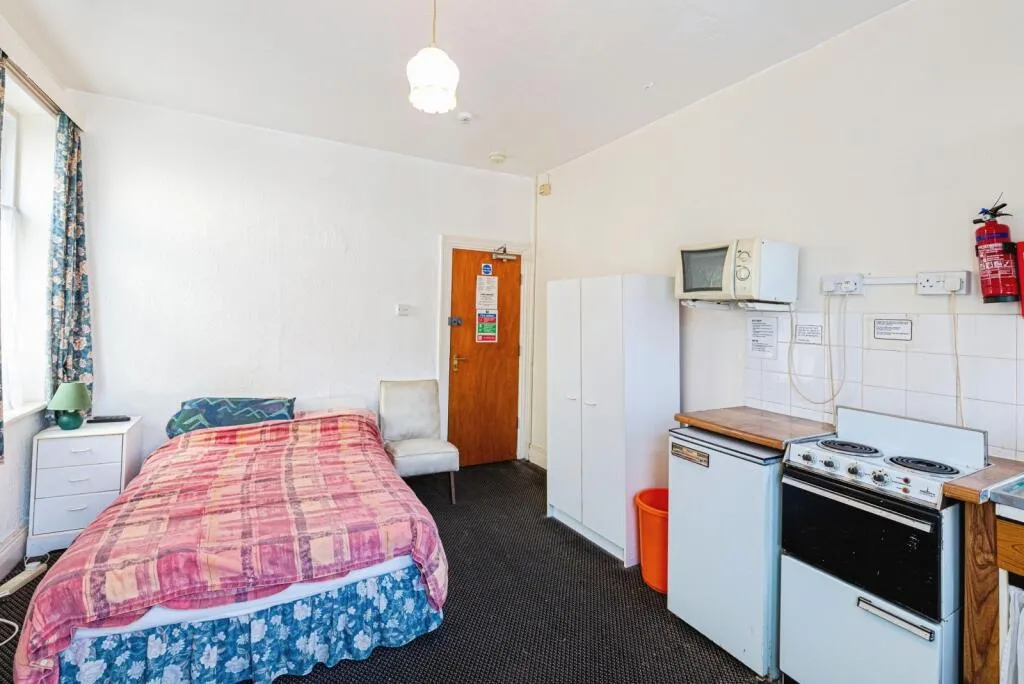 9 bed Apartment