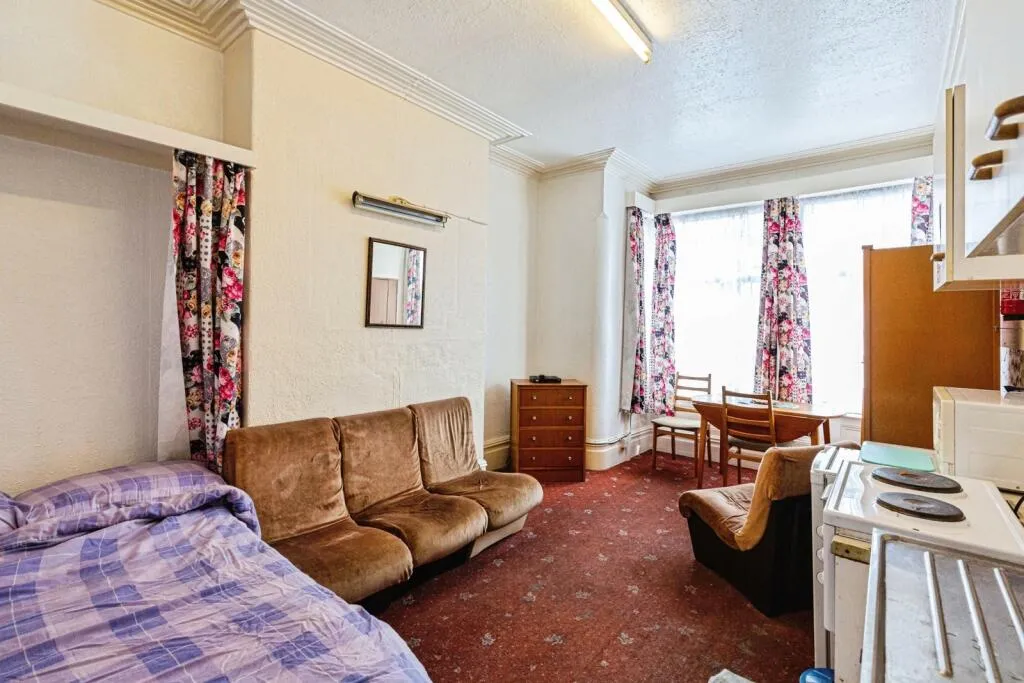 9 bed Apartment
