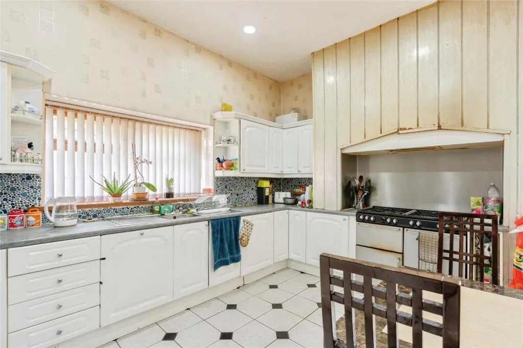 8 bed Semi-Detached