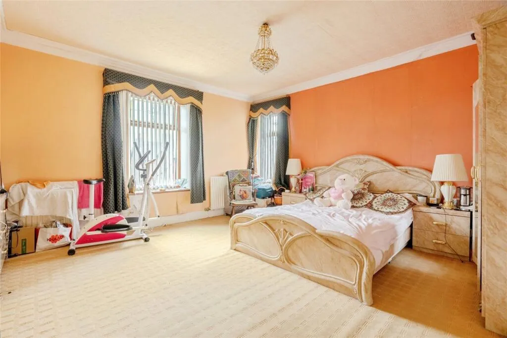 8 bed Semi-Detached