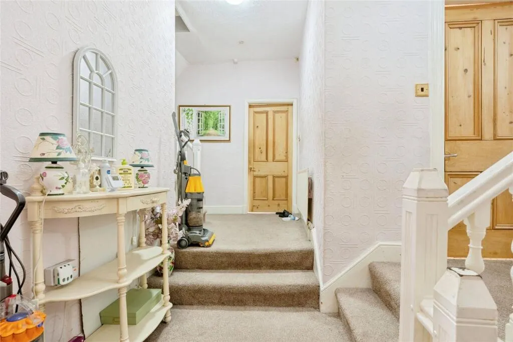 8 bed Semi-Detached